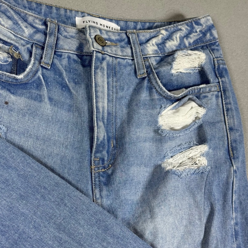 Flying Monkey Light Wash Distressed High Rise Mom Jeans Blue Denim Womens 24‎